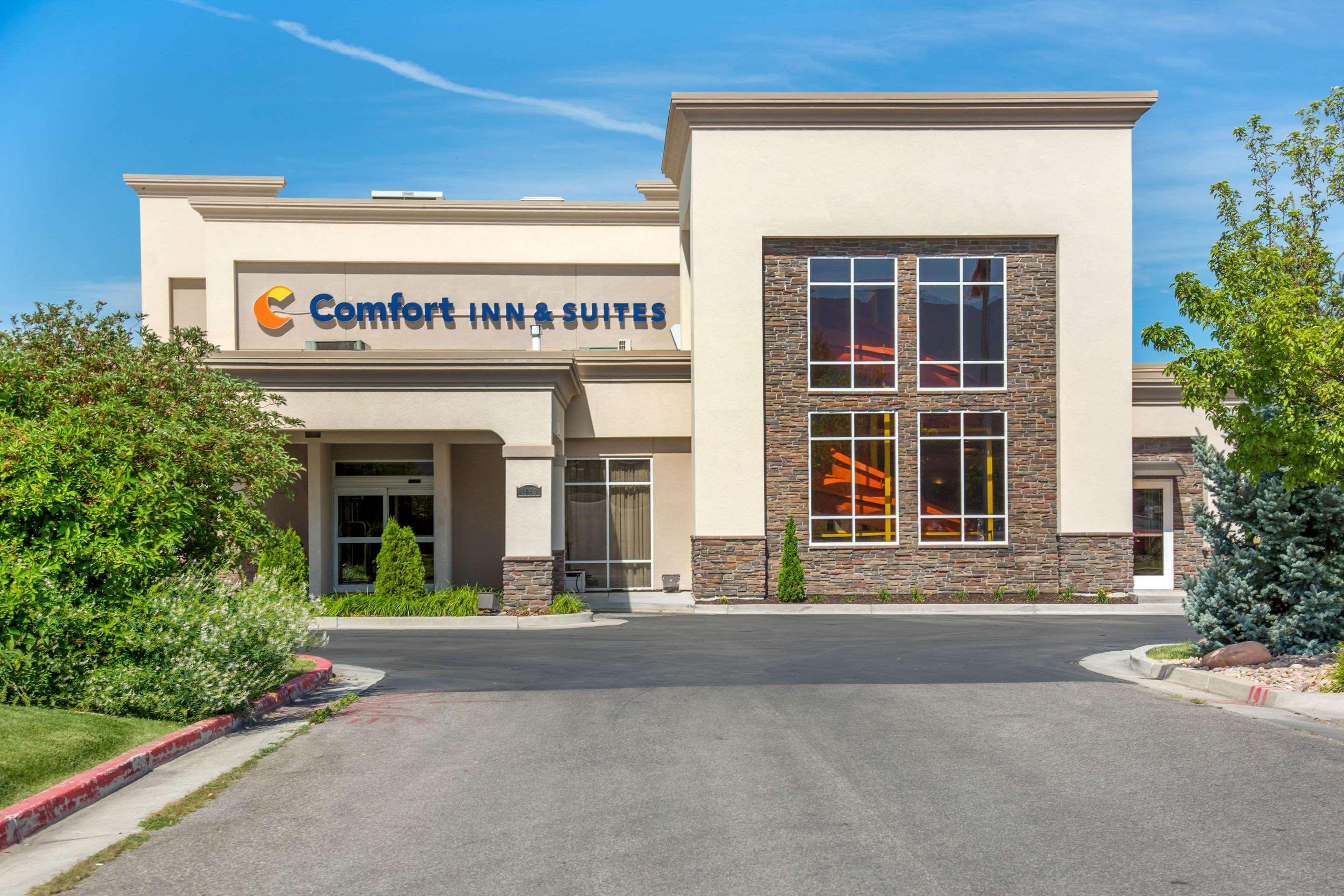 Comfort Inn & Suites Logan Near University Exterior foto